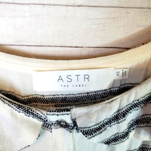 ASTR THE LABEL OFF SHOULDER STRIPED BUTTON FRONT DRESS, SZ XS - Picture 3 of 7